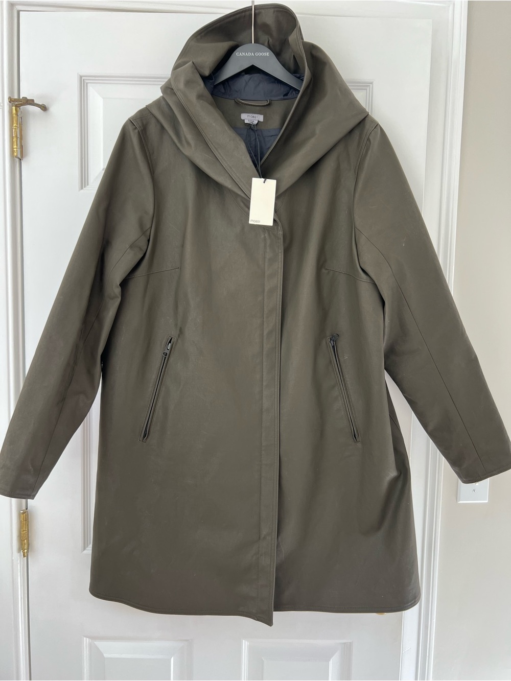 NWT m0851 Rain Coat with large Hood Olive XL Canada Made
